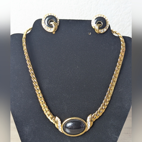 Trifari Jewelry - Trifari Chunky Black And Gold Choker With Clip On Earrings Set